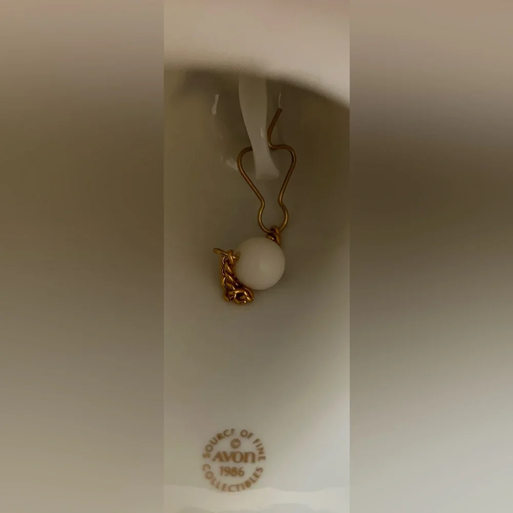 EUC Vintage Avon Christmas Bell 1986 with Gold Bow and Festive Scene